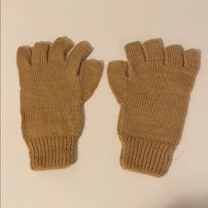 Peruvian alpaca gloves.